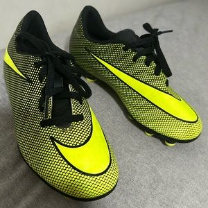 Nike soccer cleats for boys